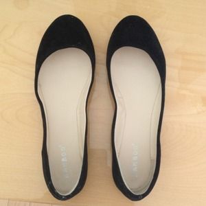 BRAND NEW! Black flats