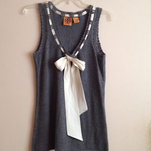 Tory Burch Sweaters - Tory Burch 100% Cashmere Sweater Tory Burch Sweaters - Tory Burch 100% Cashmere Sweater