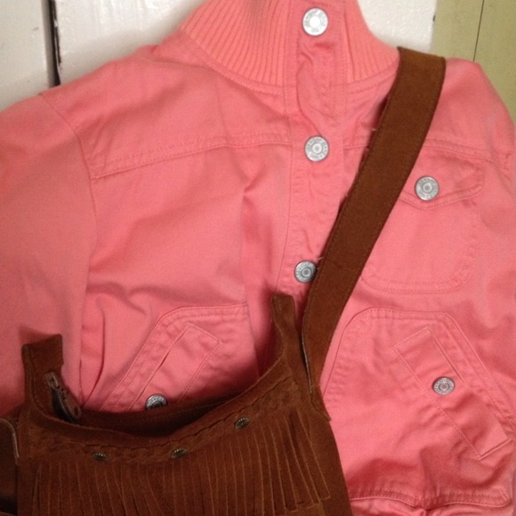 GAP - Picture 2 of 4