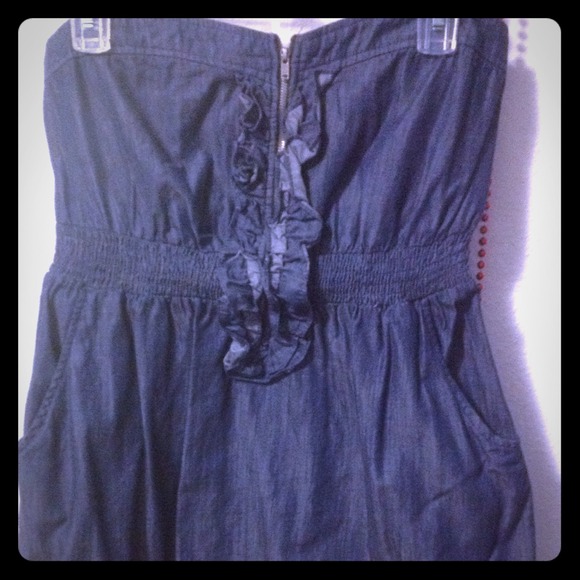 Cute short blue jean dress!!
