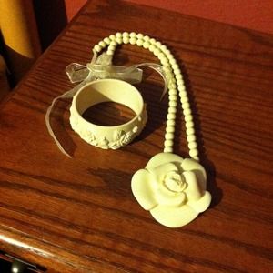 Necklace & bracelet