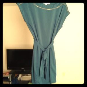 S-S green dress w tie waist and embellished neck