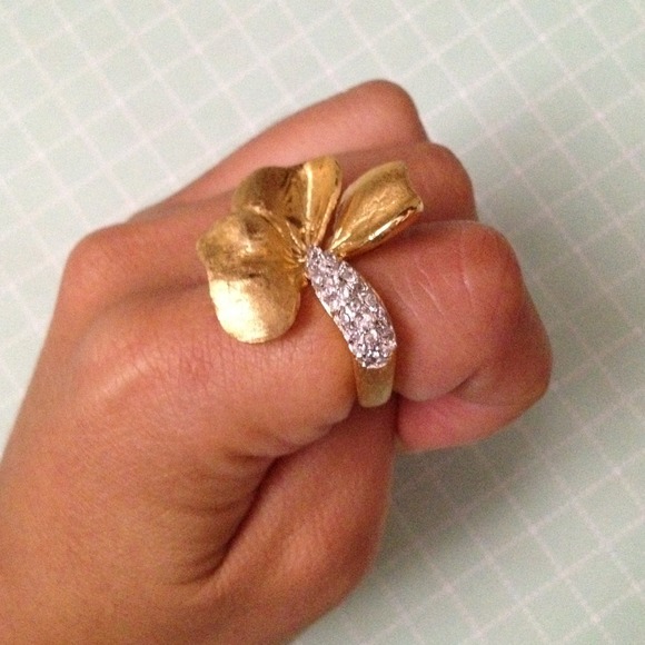 Flower Ring - Picture 2 of 3