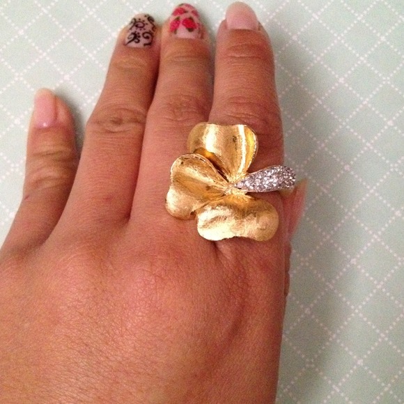 Flower Ring - Picture 3 of 3