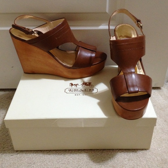 4.5 inch heel, brand new Coach wedge size 11. - Picture 1 of 4