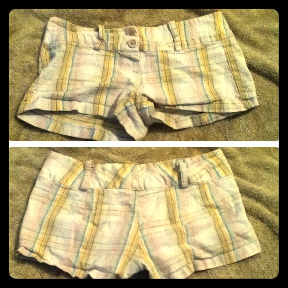 Pastel color plaid shorts