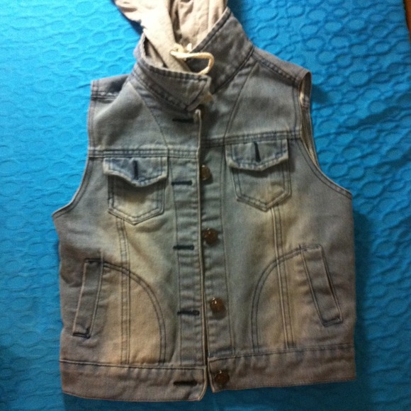 💢SOLD💢 Denim gile jacket - Picture 3 of 3