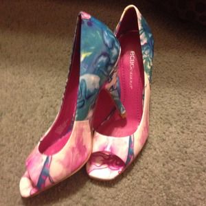 BCBG Shoes 5.5