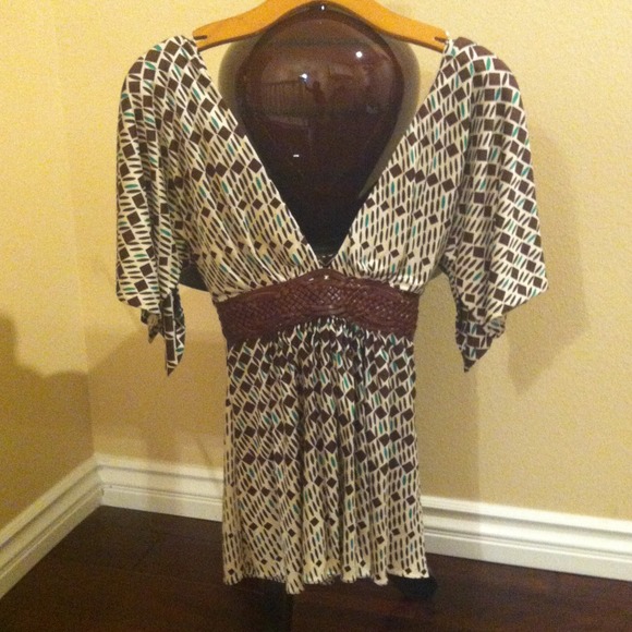 💥 REDUCED 💥Beautiful Authentic Sky Top