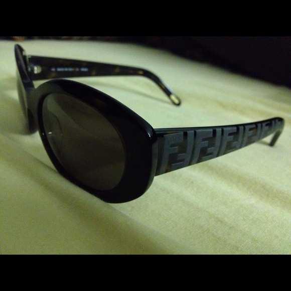 ✨REDUCED✨Fendi Havana sunglasses - Picture 2 of 3