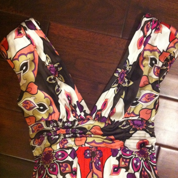 Bebe Dress - Picture 2 of 3