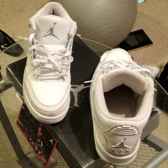 Retro Jordan "Pure Money" 3's - Picture 3 of 4