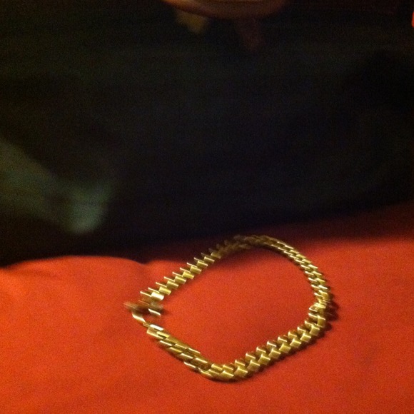 bundle necklace and overnight bag