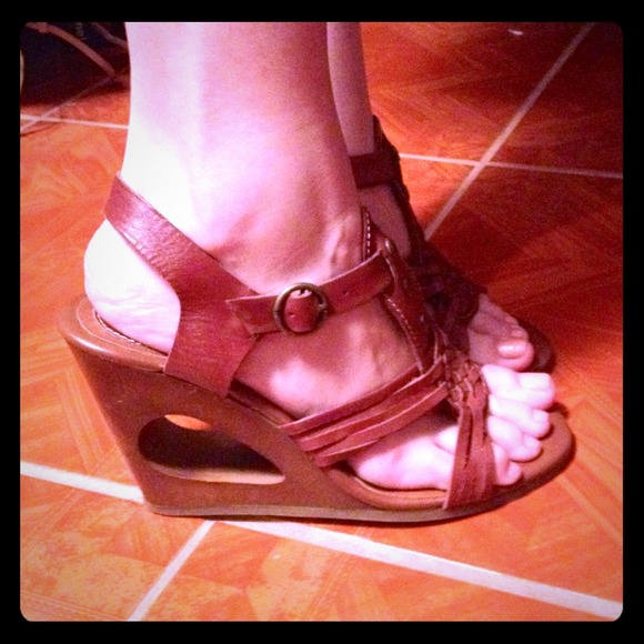 Brown leather wedge strap sandals 7.5