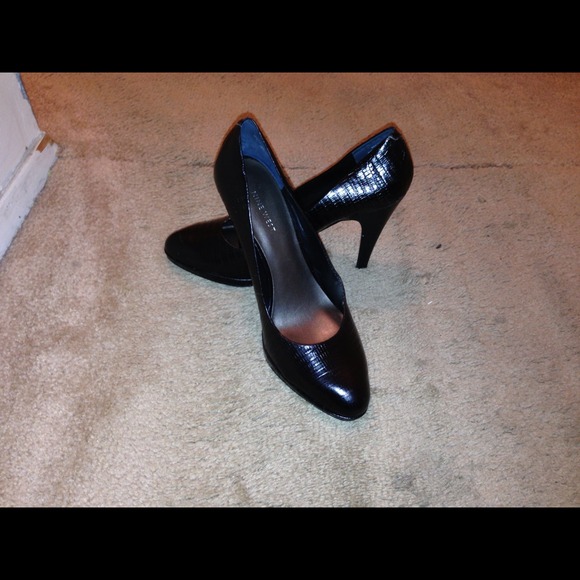 SZ 10 Nine West snakeskin black pumps