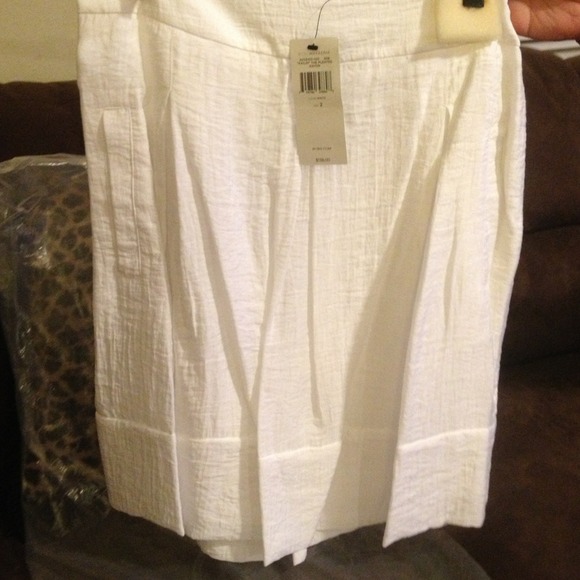 **❤Reduced❤** White BCBG skirt willing to trade