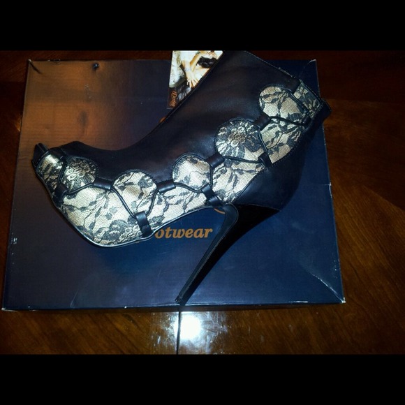 🖤 Dereon heels 🖤 - Picture 3 of 5