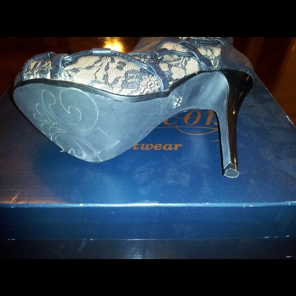 🖤 Dereon heels 🖤 - Picture 4 of 5