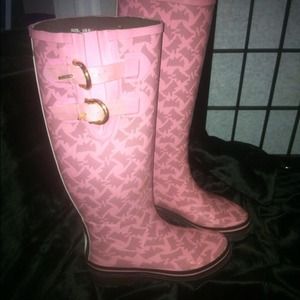 Size 6 Juicy Couture Scottie rain boots