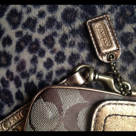 Coach - Picture 3 of 4