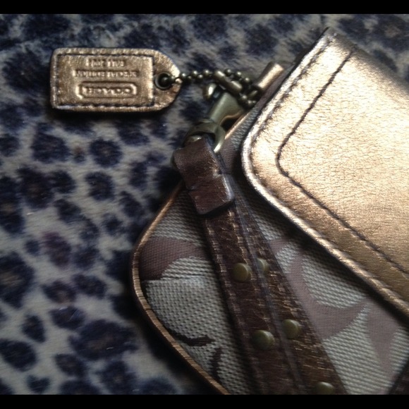 Coach - Picture 4 of 4