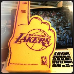Lakers Finger