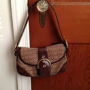 Authentic!! Like new coach purse. Only used once.