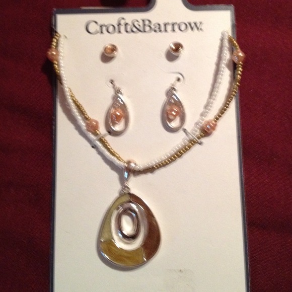 Necklace/ earring set