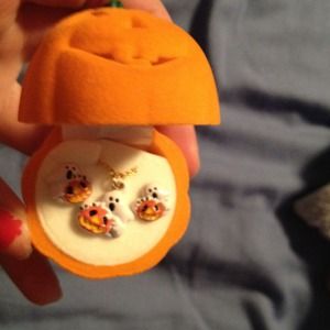 Ghost earrings and necklace in cute pumpkin case