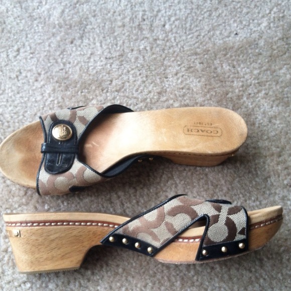 Authentic Coach Sandals - Picture 2 of 4