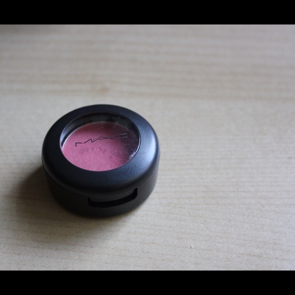 ✨REDUCED✨ MAC Eyeshadow in Sushi Flower