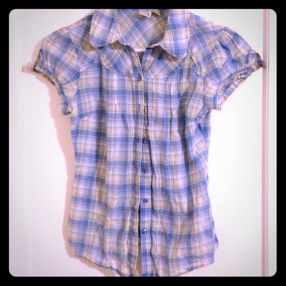 Fitted button-up top🎽