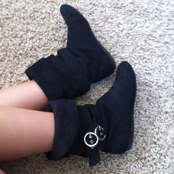 Boots - Picture 3 of 4