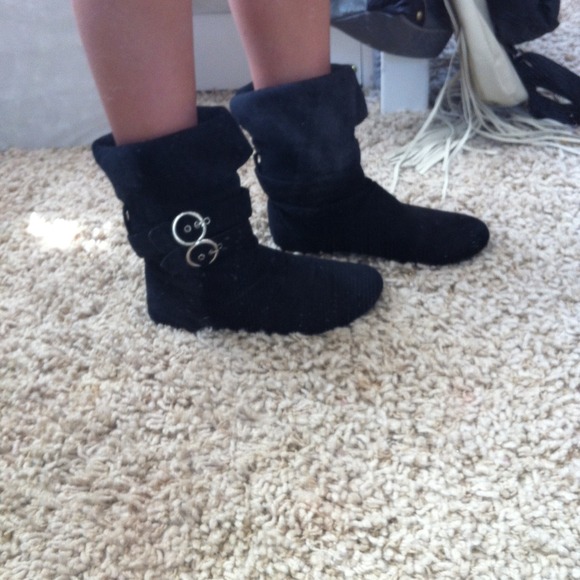 Boots - Picture 4 of 4