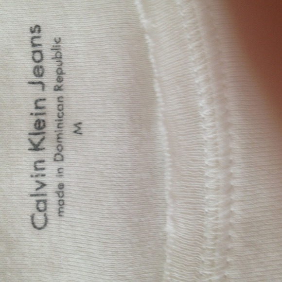 Calvin Klein T Shirt - Picture 2 of 2