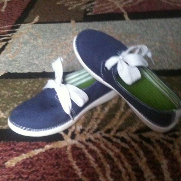 Women's 9 crocs