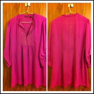 🌟🌟 REDUCED🌟🌟fuchsia tunic top w/ gold buttons