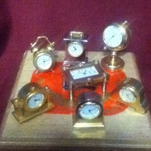 7 mini clocks