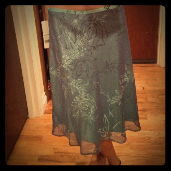Dressy Blue Rose Pattern Skirt