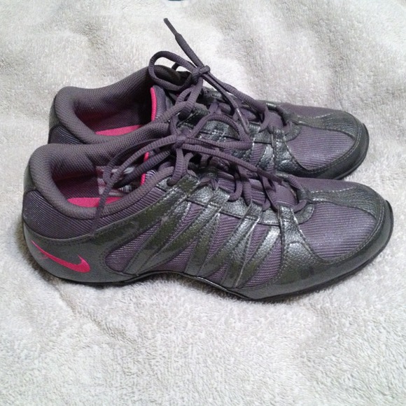 Nike dance shoes. Used for Zumba but only used 3x