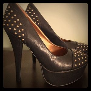 Black studded stilettos !HOLD!