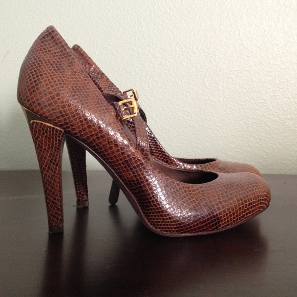 BCBG snake skin heels - Picture 1 of 4
