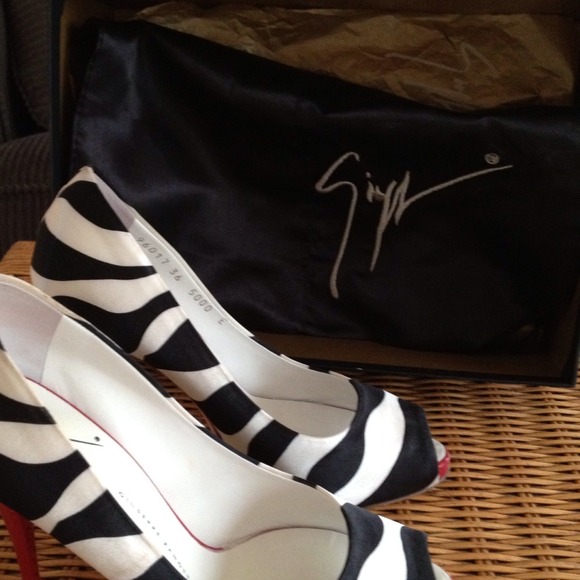 Women shoes - Picture 1 of 1