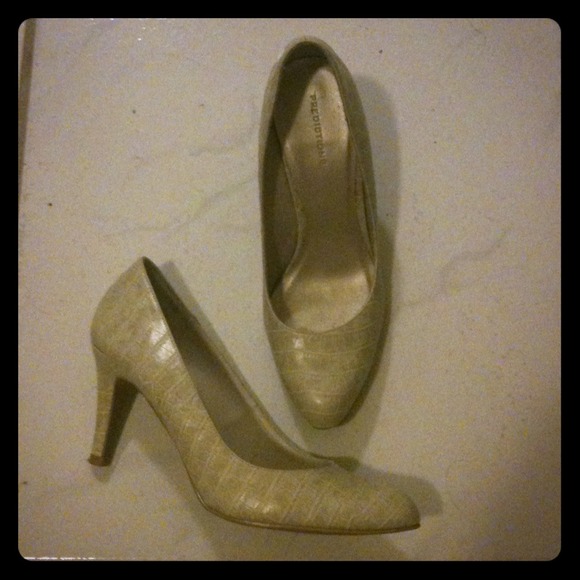 Cocodile print pumps