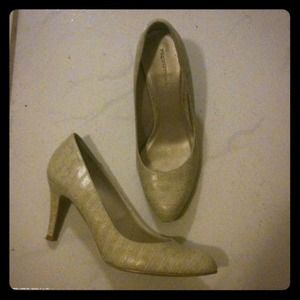 Cocodile print pumps