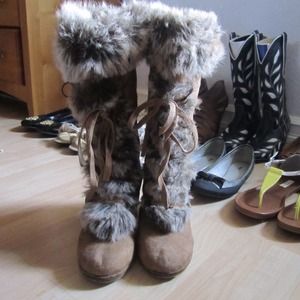 🔴On Hold🔴 Suede fur lace-up wedge boots