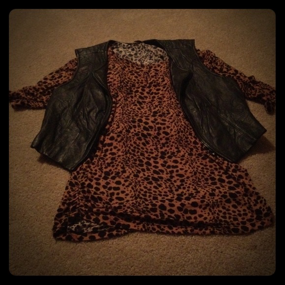 stretchy Spotted top & 2 vest reserved