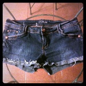 Medium wash cut-off short shorts.