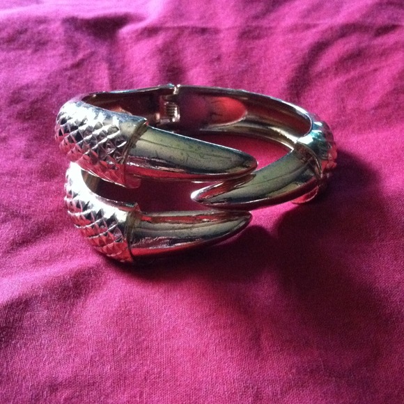 Eagle claw bracelet