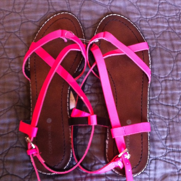 Shoes - ☑Reduced: Neon pink sandals